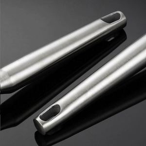 Cuillère de cuisine en acier inoxydable de haute qualité avec manche en bois, pour la cuisson et la friture, en métal durable - Product Image 4
