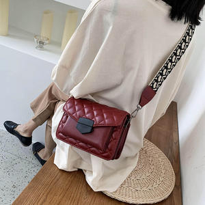 กระเป๋าคลัทช์หนัง PU แบบคลาสสิกสุดหรู ดีไซน์ใหม่ ผลิตตามสั่ง พร้อมซิปและตัวล็อคแบบไขว้ ตกแต่งอย่างมีสไตล์สำหรับผู้หญิง - Product Image 3