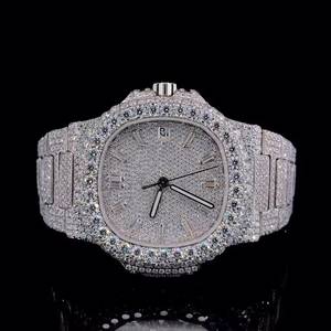 Reloj de Pulsera con Diamantes Moissanite de Alta Gama, Precisión en la Medición del Tiempo y Durabilidad para Uso Diario en la Oficina, Disponible para la Venta - Product Image 3