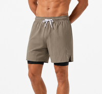 Shorts de sport respirants pour hommes, conçus sur mesure (OEM), avec cordon de serrage élastique à la taille, couche extérieure et doublure intérieure, parfaits pour la course et la gym.