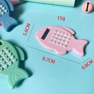 Calculatrice de poche mini en forme de poisson, double alimentation, rose, couleur personnalisable, en vrac, mignonne pour enfants, à piles - Product Image 3