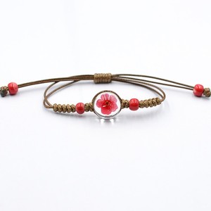 Pulseras Trenzadas Bohemias Hechas a Mano con Cordón de Cera Marrón, Dijes de Flores Secas de Resina y 3 Cuentas de Cristal - Product Image 2