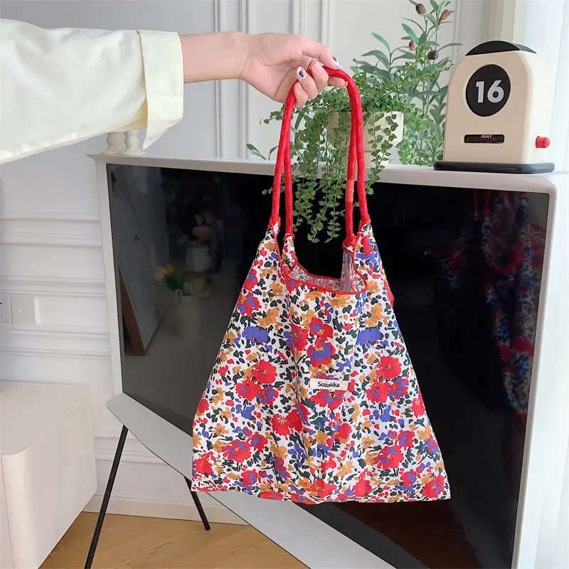 Han Feng Summer Large Capacity Handheld Shoulder Bag with Drawstring Bag Fresh Fragmented Flower Tote Bag