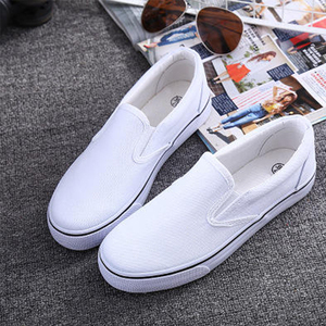 Chaussures décontractées tendance pour hommes en toile respirante noire et blanche à enfiler, faible MOQ - Product Image 4