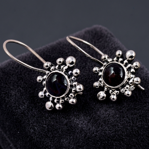 Pendientes de aro con forma de flor de plata tibetana de Art Palace con piedra de ónix, joyería de estilo vintage para mujer - Product Image 1