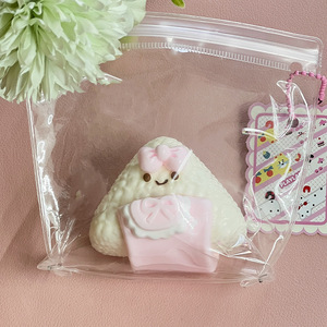 Jouet anti-stress en silicone de qualité alimentaire, design adorable, boule de riz triangulaire de 6 cm, incroyablement réaliste, pour tous les âges - Product Image 2