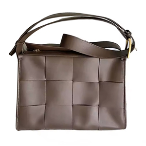 Nuevo Bolso Bandolera de Cuero Genuino Suave de Gran Capacidad para Mujer con Cierre de Cremallera y Diseño Moderno - Product Image 1