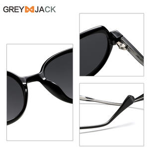 แว่นกันแดดโพลาไรซ์สำหรับผู้หญิง รุ่น Grey Jack ป้องกันรังสียูวี 400 กรอบพีซี เลนส์สีดำ TAC แบบที่ 3 แฟชั่นสไตล์สตรีท - Product Image 1