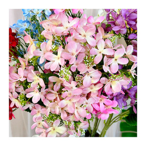 Flores artificiales de hortensia Queyiyi, flores de seda de 5 ramas para decoración de techos de bodas y decoración del hogar. - Product Image 5