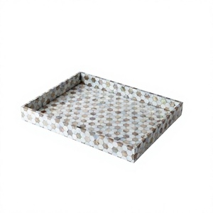Plateau de service rectangulaire en laiton Amson, nouveau style, avec perles, en bois, qualité commerciale, compatible lave-vaisselle et micro-ondes, poli, motif abstrait - Product Image 1
