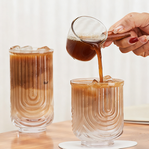 Verres ondulés réutilisables créatifs pour la bière, le jus, le café glacé de Noël – Tasse à boire élégante en forme de U à rayures, anti-fuite - Product Image 3