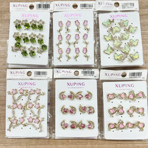 بيع بالجملة مجوهرات أحجار ملونة مطلية بالذهب من جينجينج وقلب زهور كورية للنساء أقراط - Product Image 2