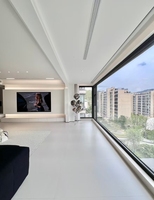 Ventana Abatible Moderna de Alta Resistencia, Fabricada en Aleación de Aluminio Estructural, Grosor de Pared de 1.8 mm, Rotura de Puente Térmico Multicavidad, Doble Acristalamiento Templado