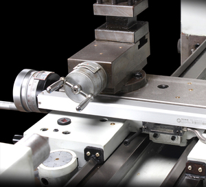 Máquina de torno de metal de sobremesa Embrague de cabezal 2000mm 1500W con luz de torno a la venta en Alemania - Product Image 5