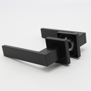 Manija de puerta de tubo cuadrado negro moderno último diseño con aleación de zinc y tipo dividido para baño dormitorio Hotel apartamento fábrica OEM - Product Image 1