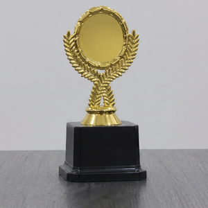 Trofeo de Plástico de Alta Calidad para Premios por Logros, Eventos Corporativos y Ceremonias de Reconocimiento Profesional - Product Image 1
