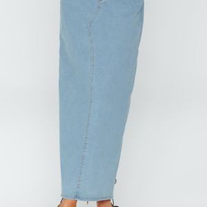 กระโปรงยีนส์ยาวสีน้ำเงินคุณภาพสูงแบบ OEM สไตล์วินเทจลำลองสำหรับผู้หญิง กระโปรงยาวผ่าหลังแบบฟอกสี - Product Image 4