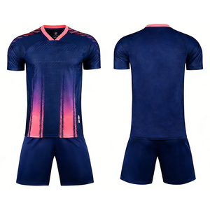 Maillot de football personnalisé avec logo, nom et numéro de l'équipe, tissu respirant et design tendance pour les joueurs - Product Image 4