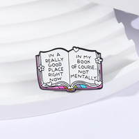 Dans un très bon endroit en ce moment, épingle en émail dans mon livre de cours, pas mentalement broche insigne de revers bijoux cadeau pour un ami livresque
