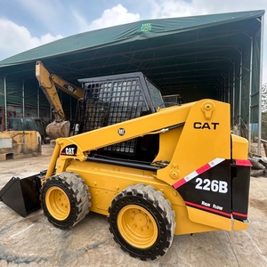 Chargeuse compacte sur pneus CAT 226B d'occasion, Caterpillar d'origine, faible nombre d'heures, bien entretenue, pour travaux agricoles et de construction, en stock, prête à être expédiée - Product Image 2