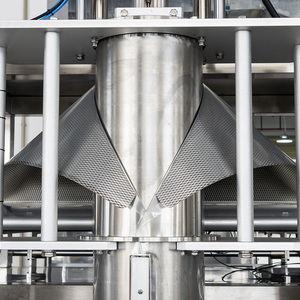 Machine d'emballage entièrement automatique pour la scellage de sachets de liquides chauds (boissons, sauces chili, mayonnaise, vinaigrettes) et de détergents - Product Image 5