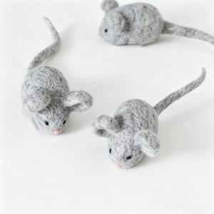 Giocattolo per gatti a forma <span class=keywords><strong>di</strong></span> roditore in feltro <span class=keywords><strong>di</strong></span> lana naturale, fatto a mano con pura lana neozelandese, imbottito con catnip, per il divertimento dei gatti domestici - Product Image 1
