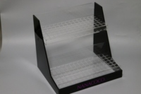 Estante de exhibición cosmético de maquillaje acrílico negro transparente, soporte de exhibición de producto de brillo de labios, estante de exhibición de lápiz labial cosmético