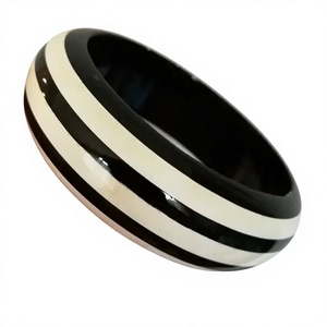 Nuevo Conjunto de Pulseras de Resina Acrílica Negra y Blanca para Mujer, Estilo Ángel, Joyería de la Mejor Calidad, Diseño Recién Llegado - Product Image 6