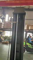 Lève-voiture hydraulique 4 poteaux, capacité 3500 kg, 2 niveaux, avec support mobile en option