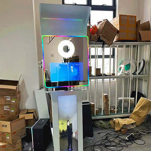 โต๊ะกระจกสีขาวทรงลูกบาศก์เน้นความสวยงาม หน้าจอถอดได้ขนาด 32 นิ้ว ระบบ Autoservicio 110v ตู้ถ่ายรูป Magic Mirror - Product Image 1