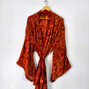 Kimono de Seda Bridal, Túnica Larga para Dormir, Cubre Traje de Baño, Hecho a Mano en India, Kimono de Sari de Seda Reciclada Vintage - Product Image 1