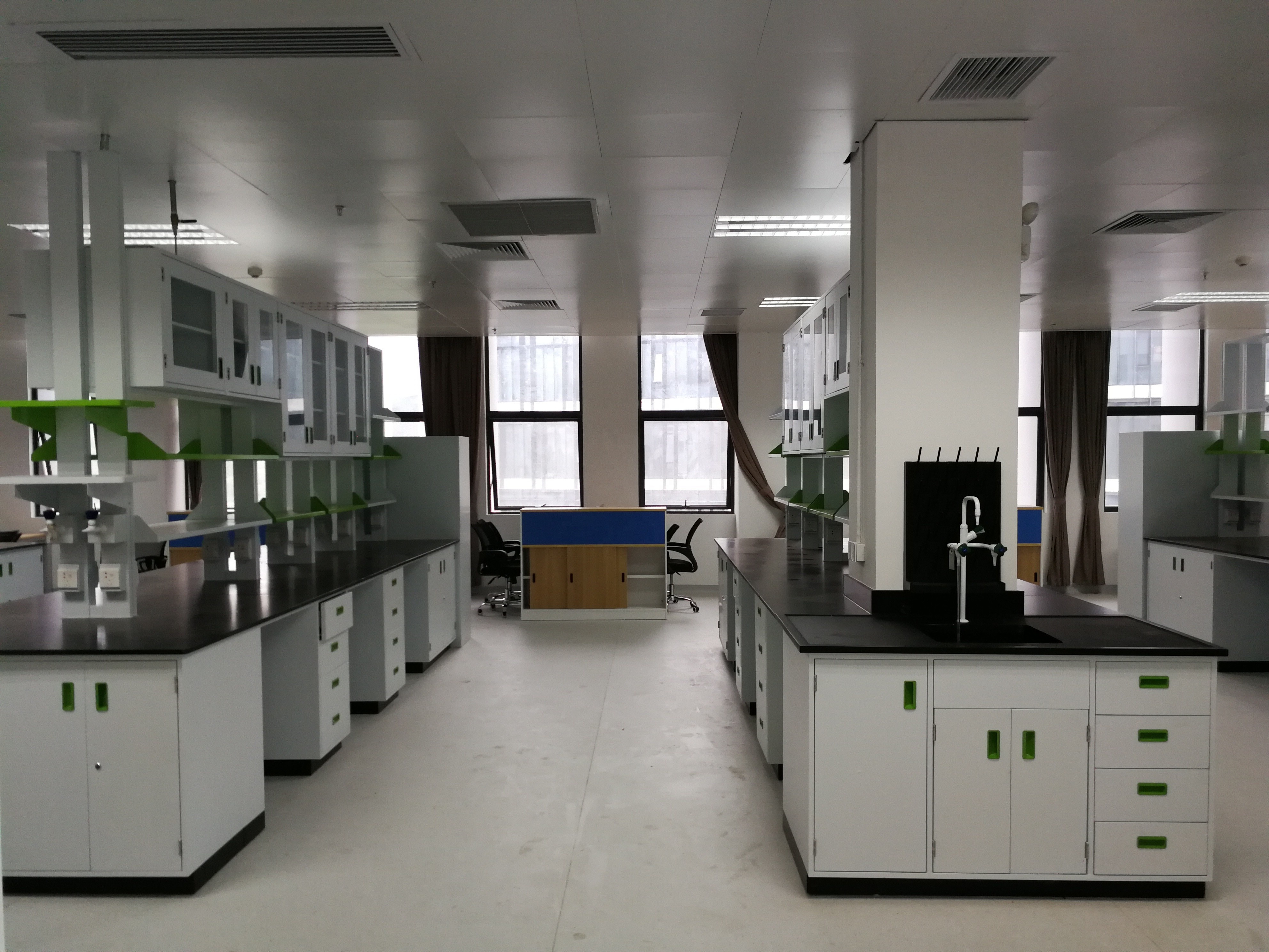 PPは実験室のワーク テーブル1mmを冷間圧延する鋼鉄化学実験室のテーブル300kgを沈める 5