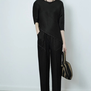 Ensemble plissé uni pour femme PY : Haut décontracté à manches courtes et pantalon large longueur cheville – Style coréen – Vente en gros en ligne - Product Image 1