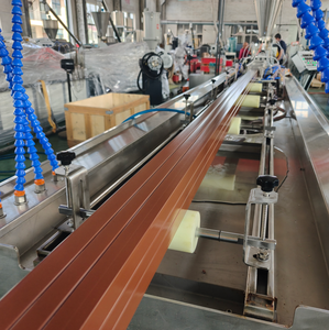 Machine de fabrication de poteaux de pergola en PE WPC, ligne de production d'extrusion de terrasse en bois-plastique, clôture - Product Image 3