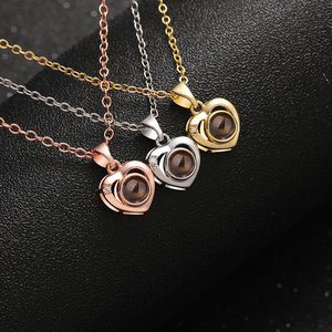 Collana in Ottone Personalizzata con Proiezione Fotografica alla Moda per Donne, Ciondolo con Fiore e 100 Lingue Ti Amo, Gioiello Commemorativo - Product Image 2