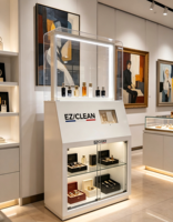 Vitrine LED en métal OEM ODM avec écran tactile, vitrine en verre verrouillable pour la vente au détail de cosmétiques et de produits de nettoyage
