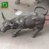Statue d'animal en métal de grande taille, Statue de taureau de rue murale en Bronze