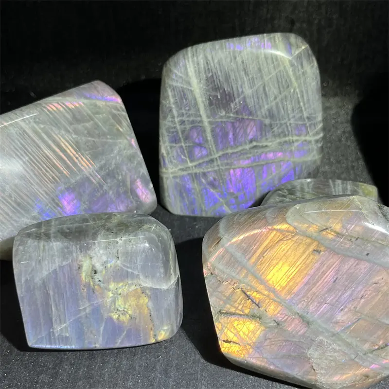 Grosir kristal produk Spiritual massal ornamen meditasi bentuk bebas Labradorite cahaya ungu