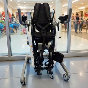 Equipo de Entrenamiento de Equilibrio con Exoesqueleto Robótico para Rehabilitación de Extremidades Inferiores en Personas Mayores, Dedicado a Geriatría - Product Image 2