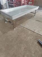 Table de refroidissement à circulation d'eau froide automatique en acier inoxydable haute performance pour la fabrication de bonbons durs