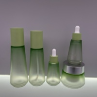 Ensemble cosmétique en PETG, flacon triangulaire pour toner et sérum, flacon conique en PET pour essence, personnalisation du logo OEM, 50 ml/100 ml