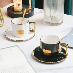 Ensemble de tasses à café et d'assiettes en porcelaine de style européen, haut de gamme, exquis, emballage cadeau durable pour les couples, utilisation au bureau - Product Image 3