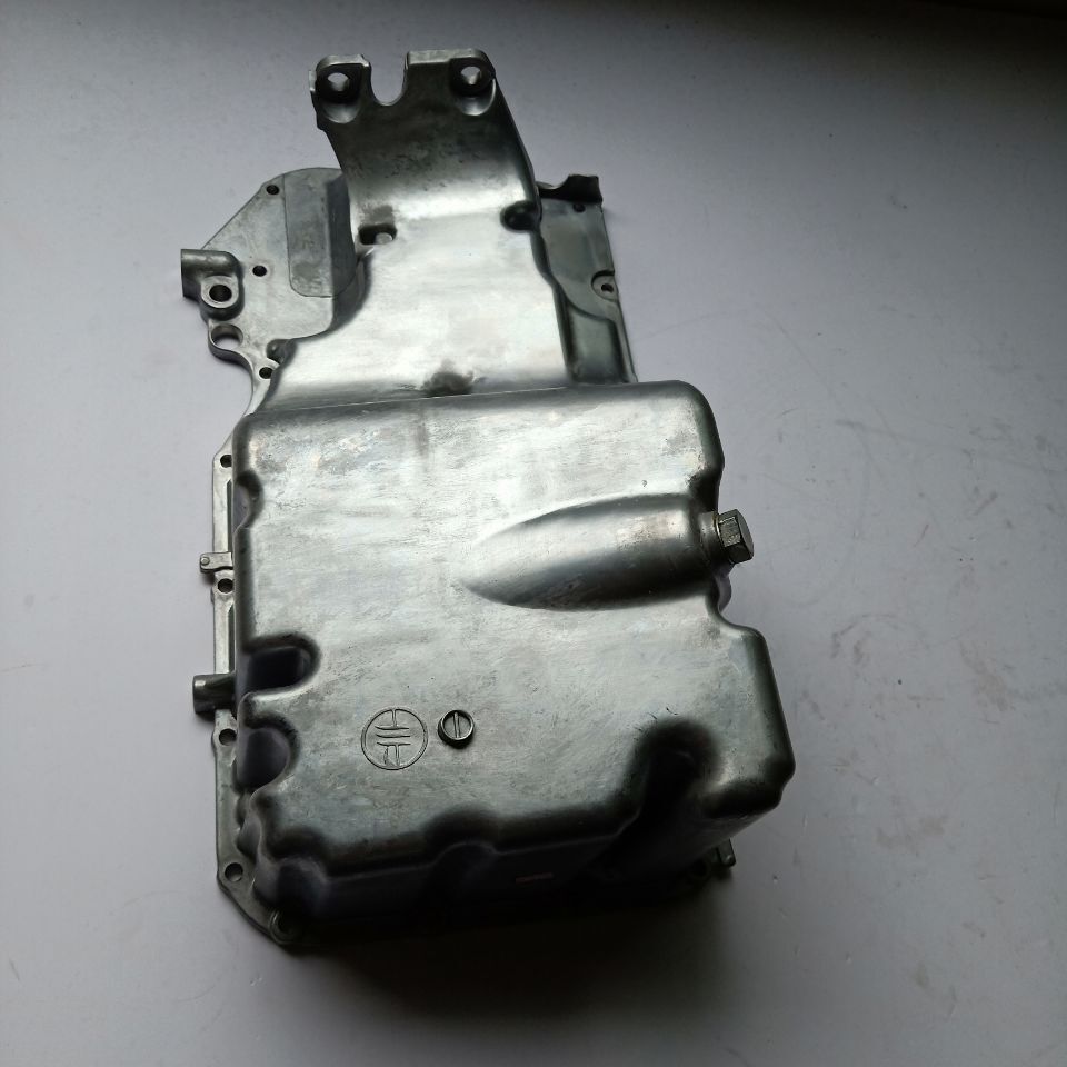 ローポタリー 11511-63J04 Sump Oil Pan for Suzuki Liana - Durable & Efficient