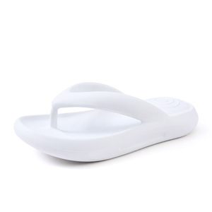 Tongs pour femmes Guru en EVA blanches, rehaussantes, antidérapantes, sandales de plage d'été - Product Image 5