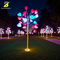 Lumière de pelouse en forme de cœur RGB personnalisée de grande taille, durable, imperméable, LED, décoration extérieure pour parc urbain