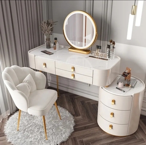 Coiffeuse de luxe Runwood blanche avec miroir éclairé et chaise pour chambre ou hôtel, idéale pour le maquillage ou comme meuble de salle de bain - Product Image 1