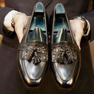 Dernières Chaussures Habillées pour Hommes, Chaussures en Cuir Décontractées et Formelles pour Hommes avec Motifs Gravés, Idéales pour Mariages et Soirées, Chaussures de Mode Masculine - Product Image 2