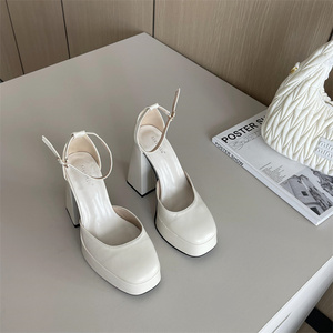 Soldes Exceptionnelles 2023 – Chaussures à Talon Épais 13CM Style Coréen Quatre Saisons, Bout Rond, Creuses, Idéales pour le Tournage – Chaussures à Talon Haut Tendance - Product Image 4