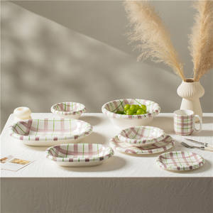 Juego de Platos de Cerámica Gruesa con Diseño de Cuadrícula Pintado a Mano en Tonos Pastel, Vajilla para el Hogar - Product Image 1