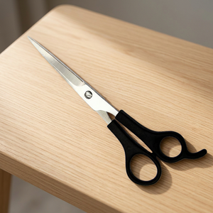 Ciseaux de coiffure japonais en acier inoxydable de 6 pouces pour droitiers, qualité salon, lames de rasoir, manche en plastique, durables et livrés rapidement - Product Image 1